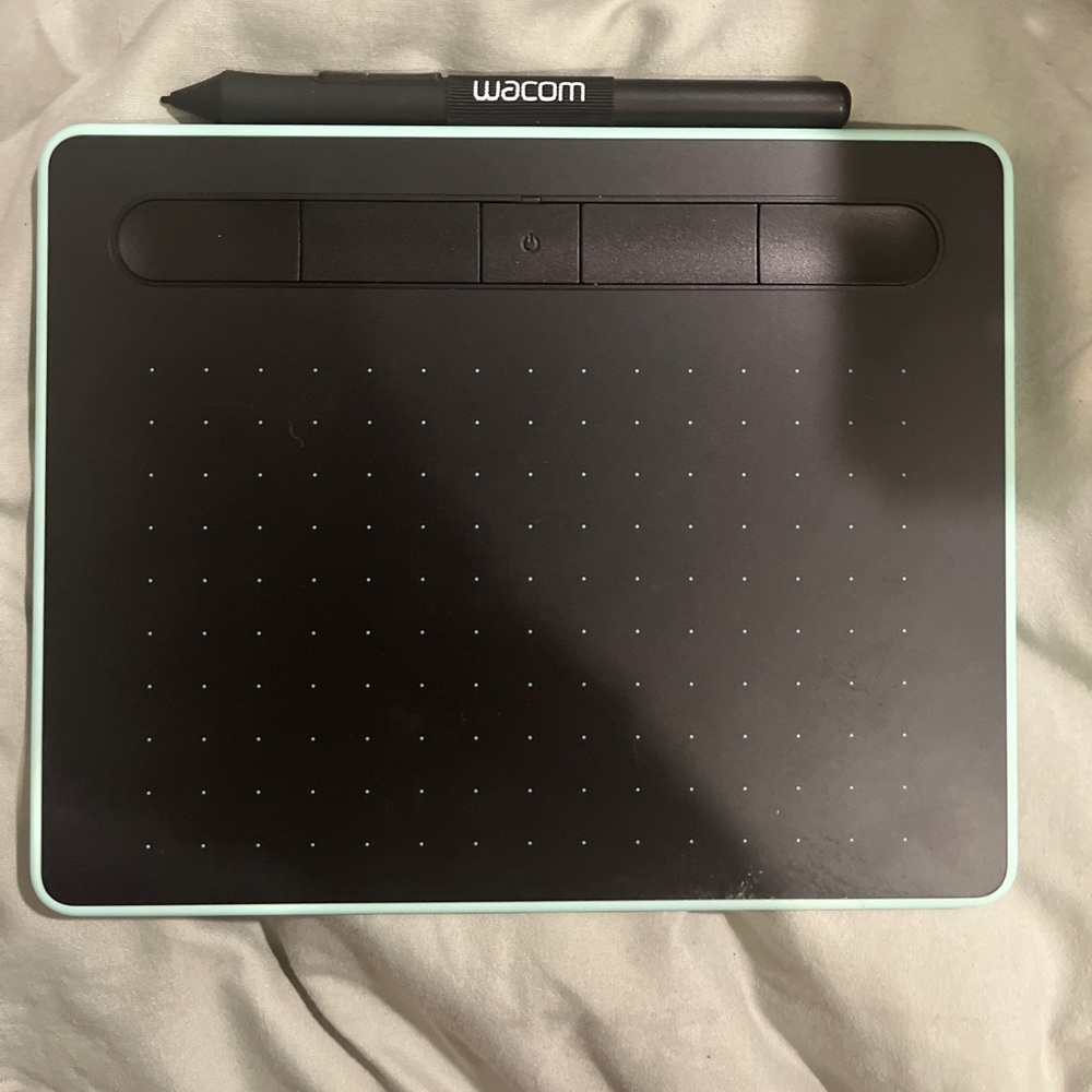 Intuos Wacom black drawing tablet